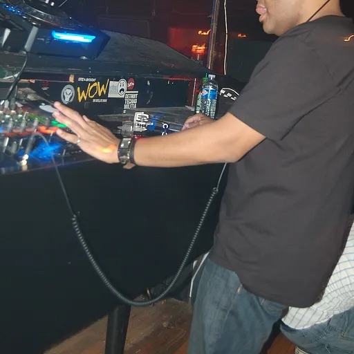 DJ T‐1000