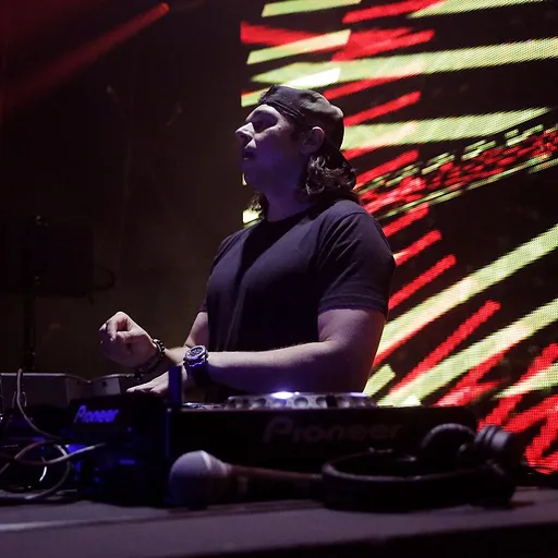 Max Vangeli