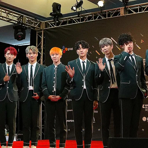 SF9