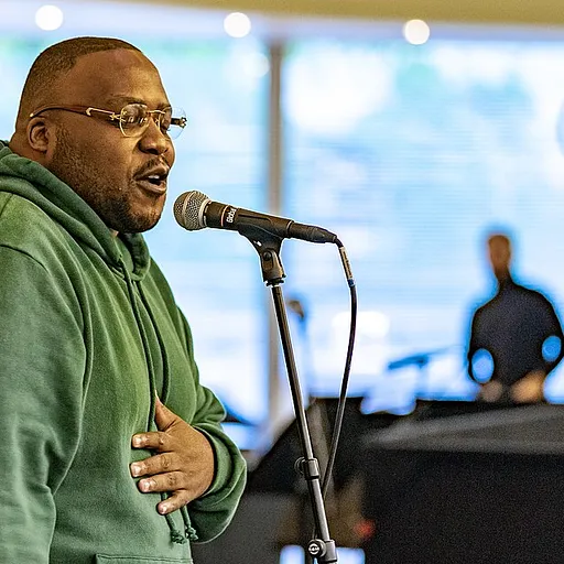 Tumi