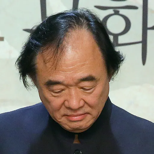 Kun Woo Paik