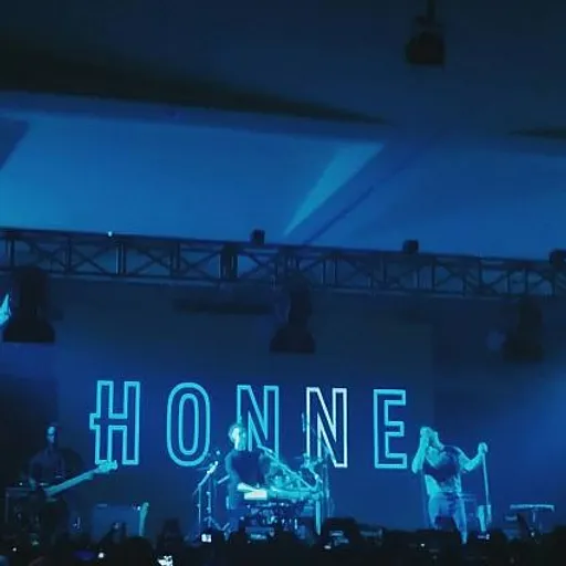 HONNE