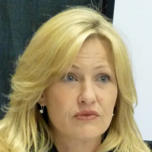 Joey Lauren Adams