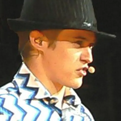 Lucas Grabeel
