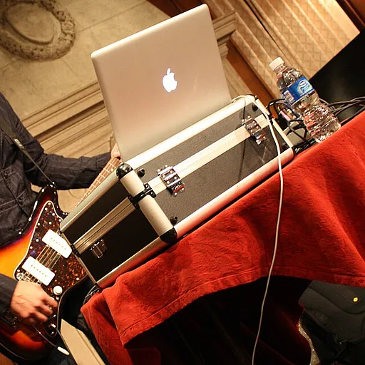 Fennesz