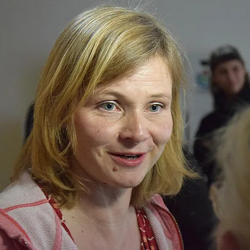 Bernadette La Hengst