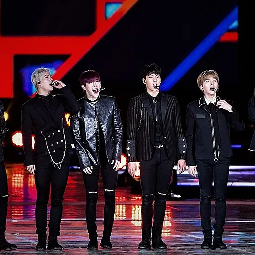 MONSTA X