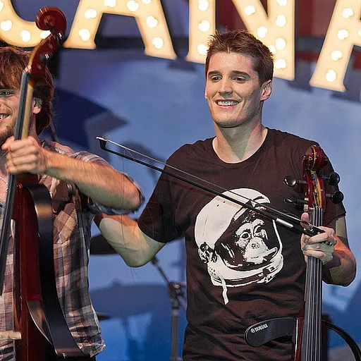 2CELLOS