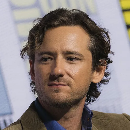 Lewis Pullman