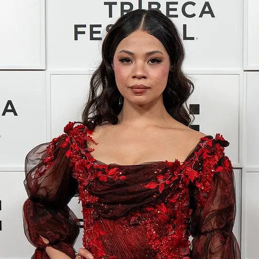 Eva Noblezada