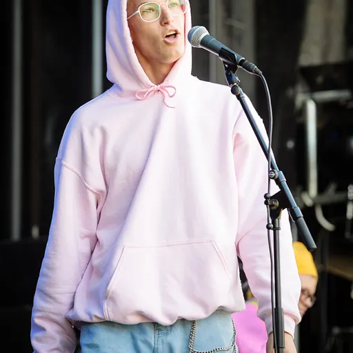 Gus Dapperton