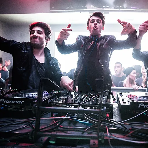 Cash Cash