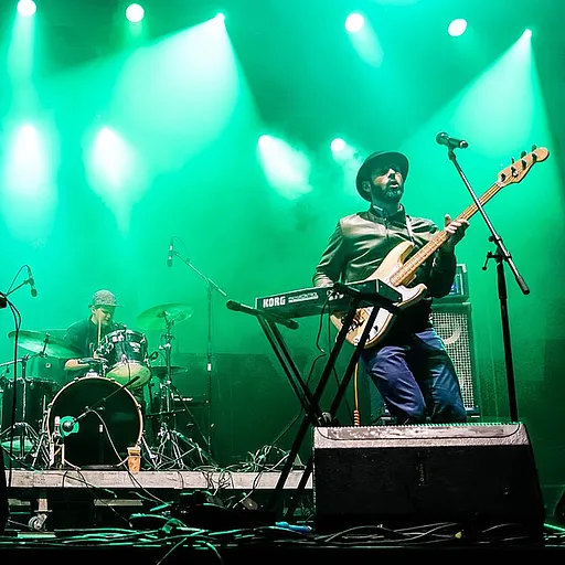 WhoMadeWho