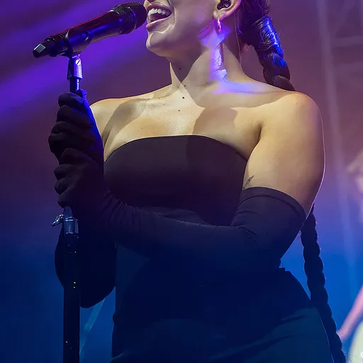 Mae Muller