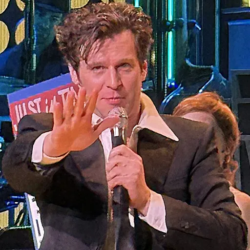 Jonathan Groff