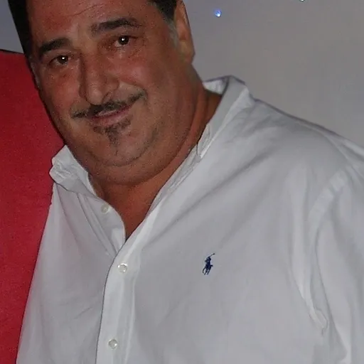Βασίλης Καρράς