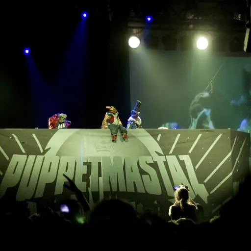 Puppetmastaz